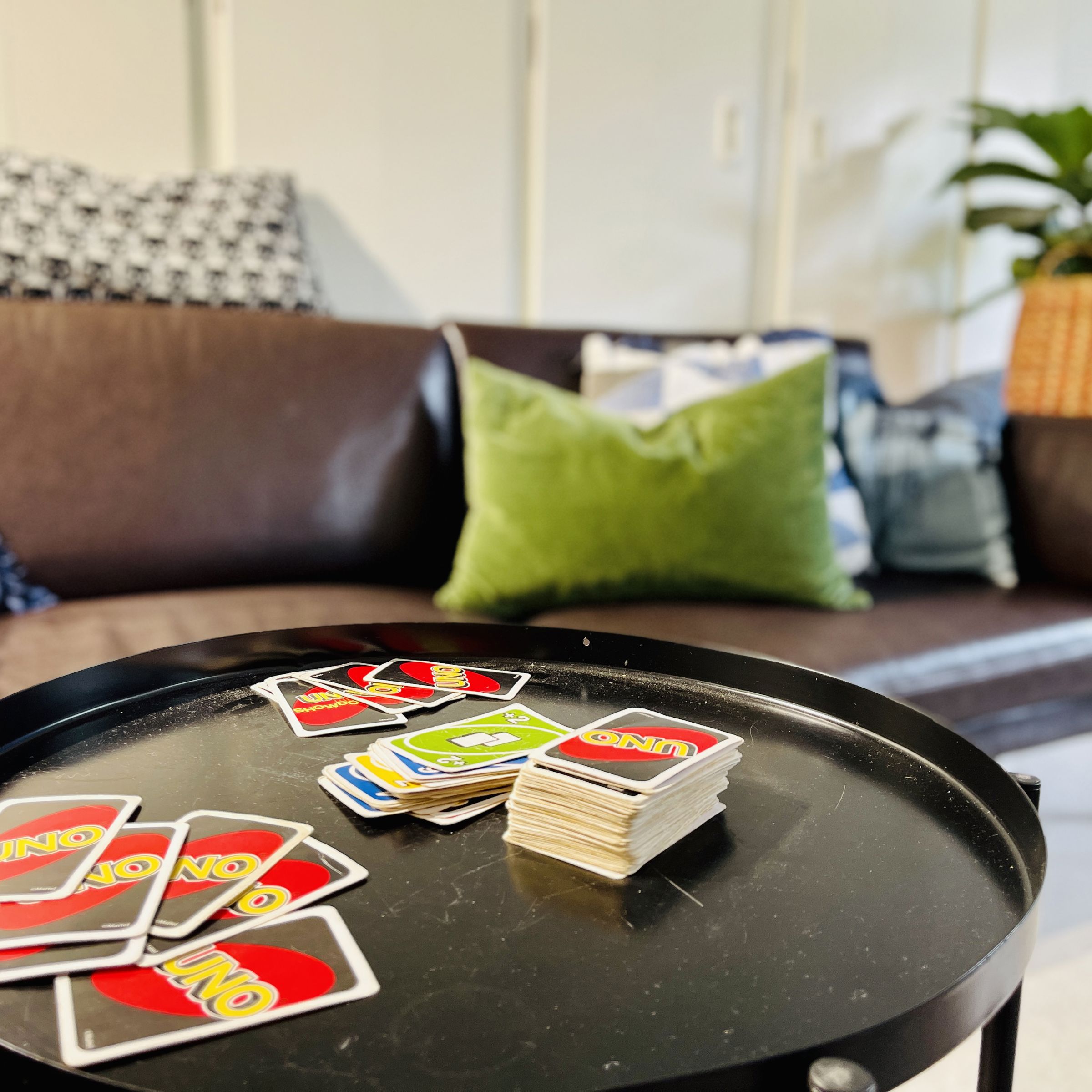 uno spil og sofa