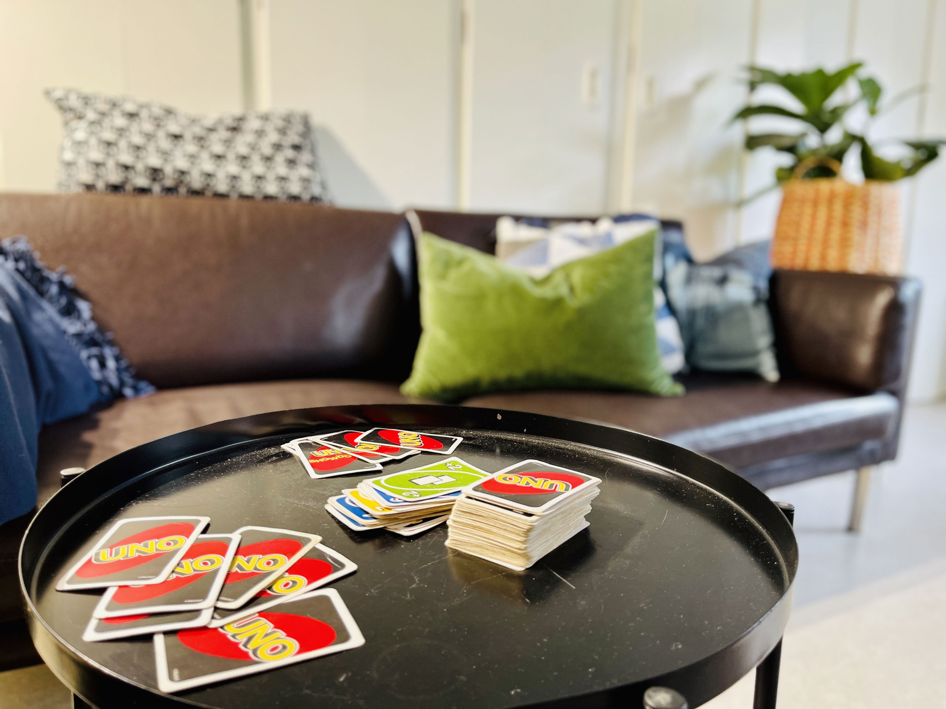 uno spil og sofa