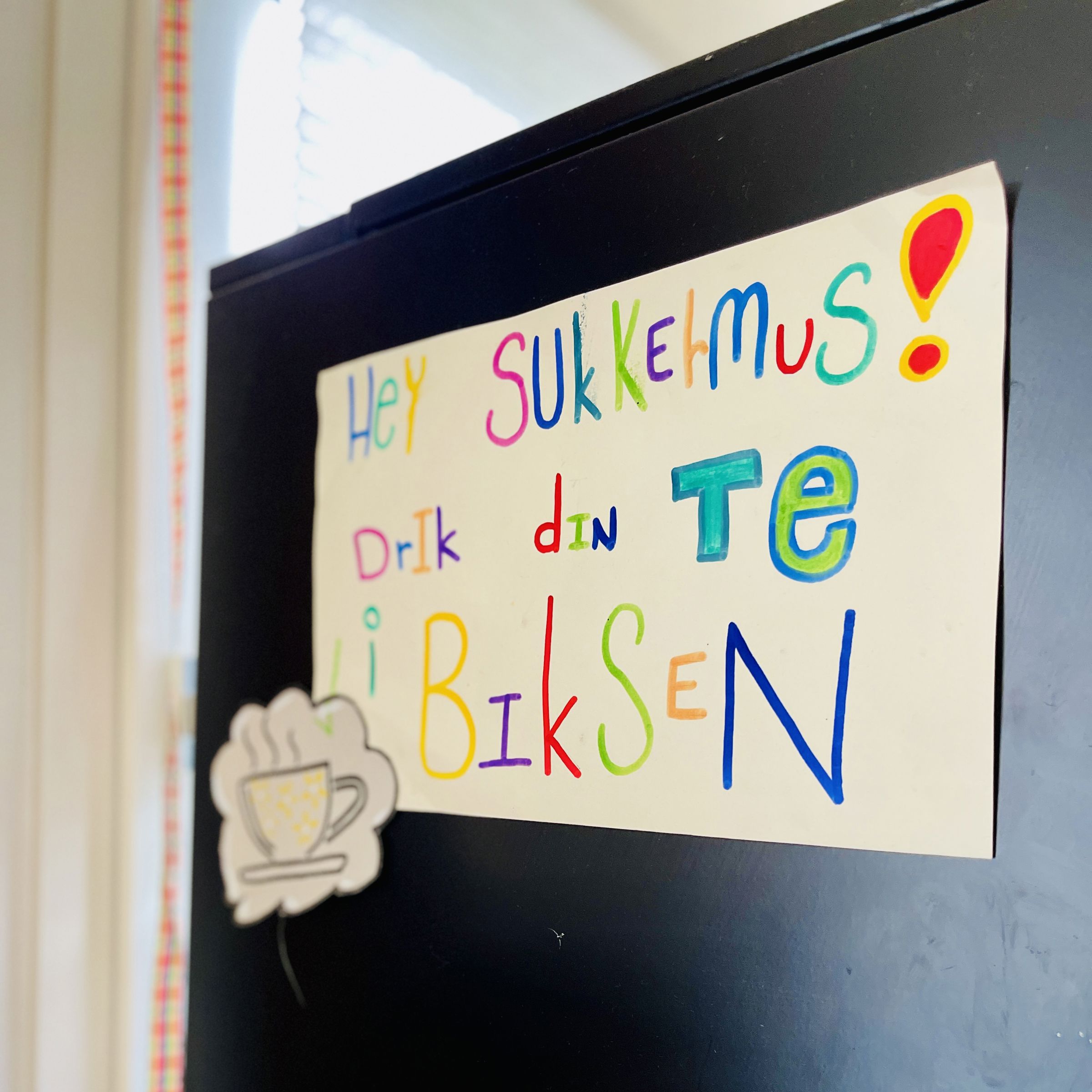 tegnet skilt til biksen
