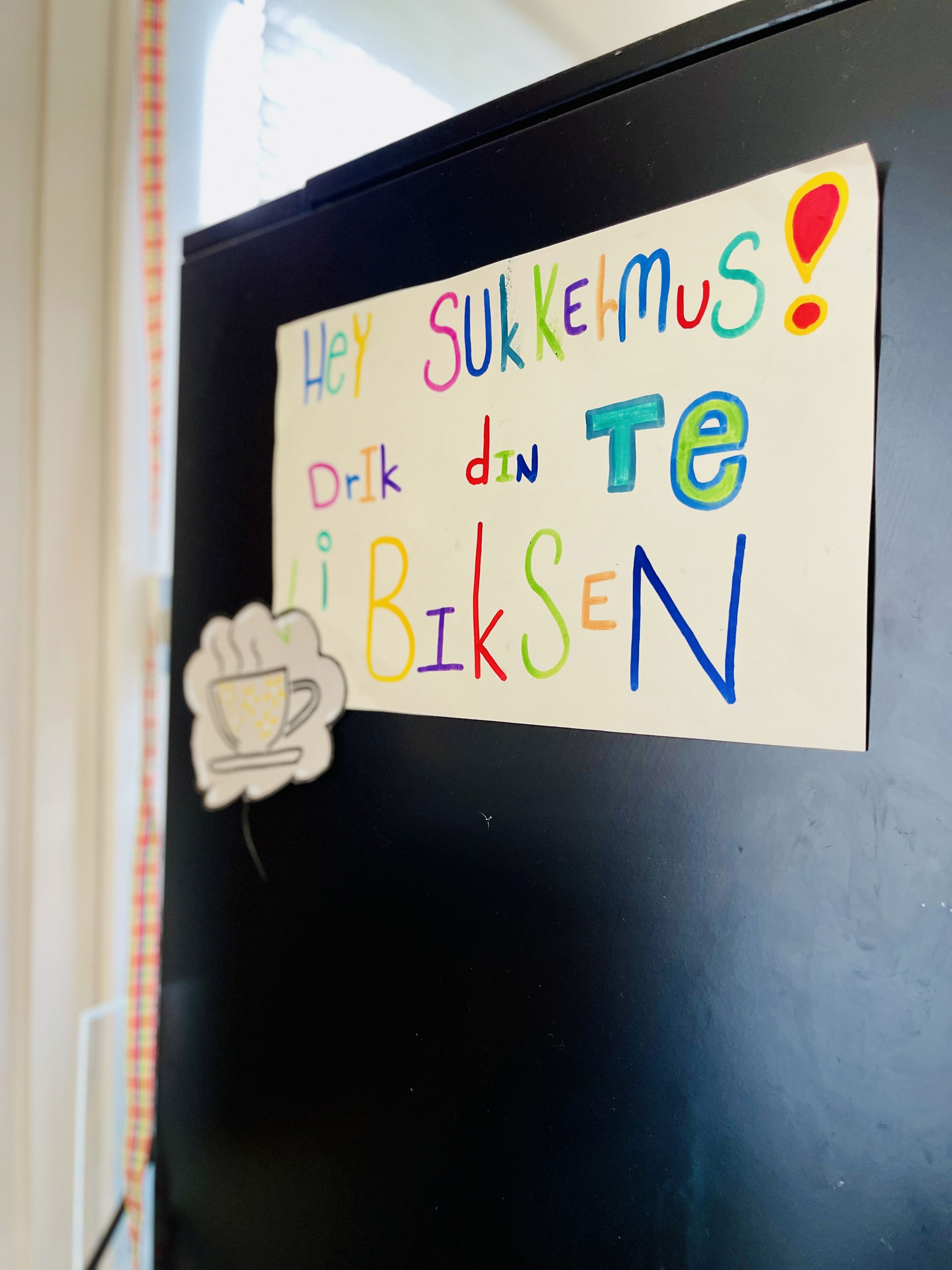 tegnet skilt til biksen