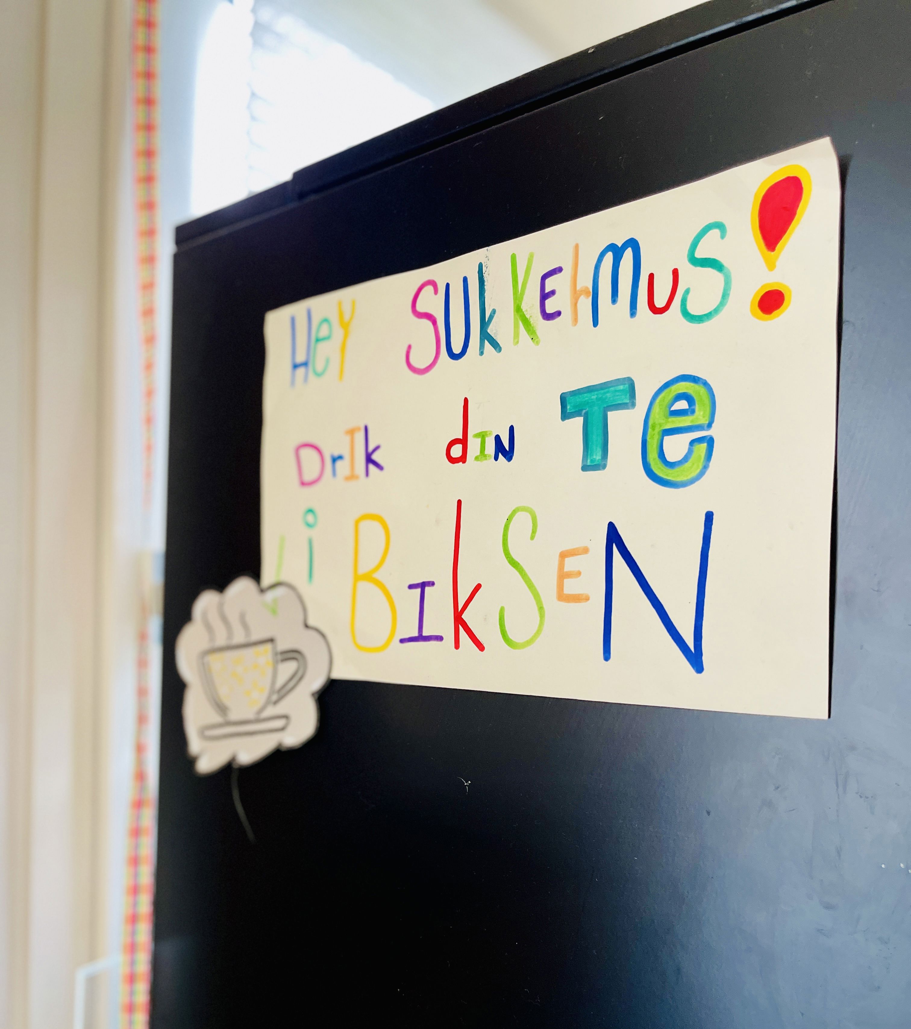 tegnet skilt til biksen