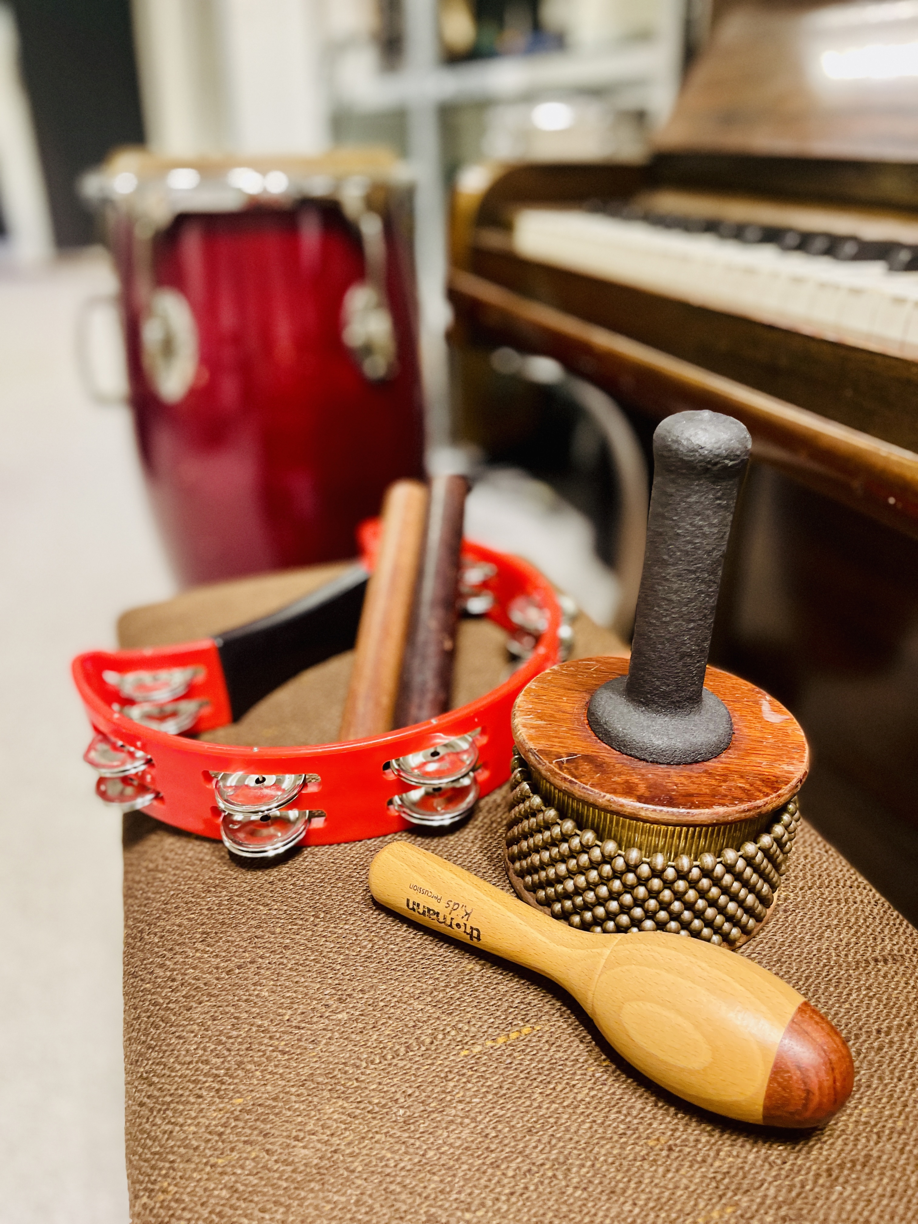 musikinstrumenter på skammel