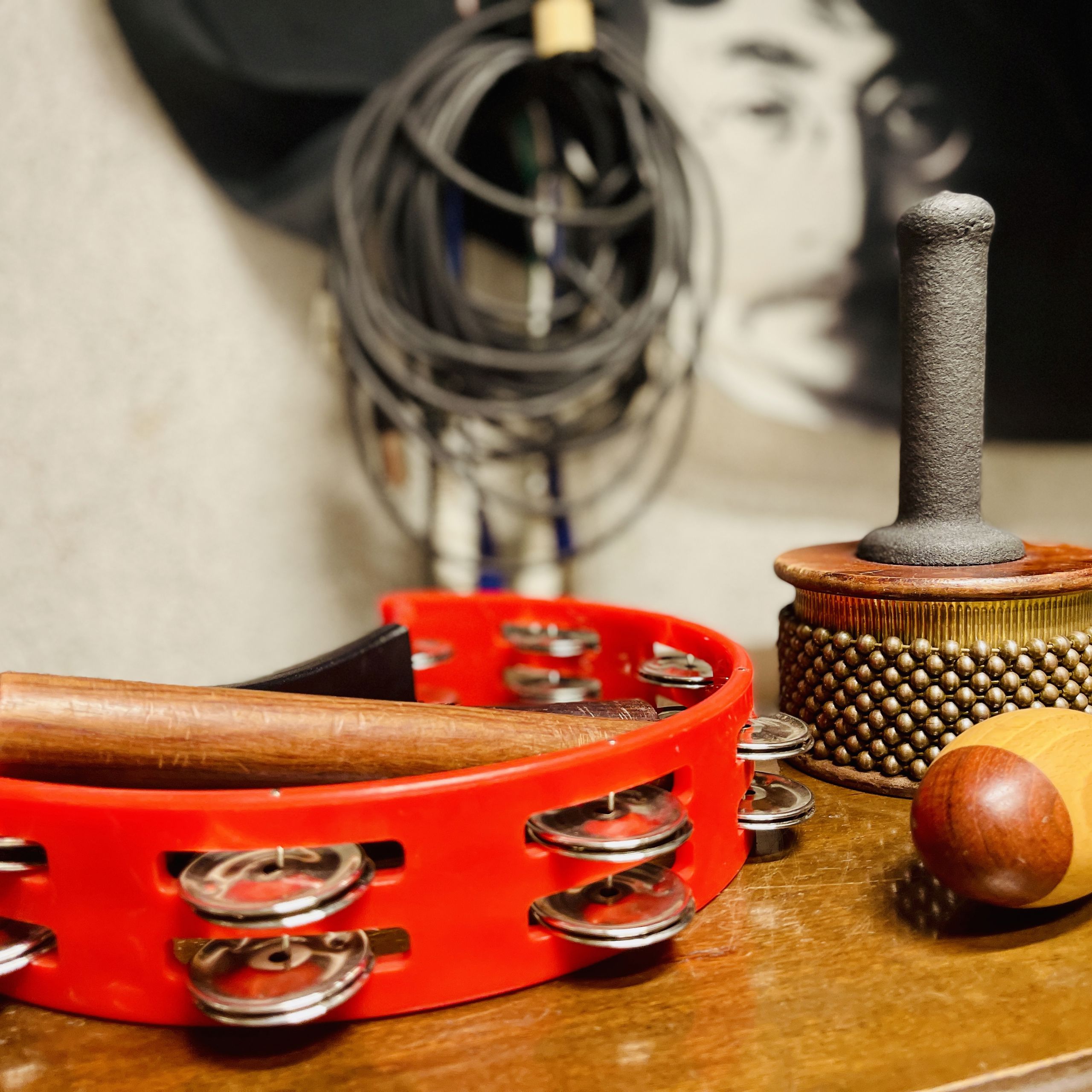 musikinstrumenter på bord