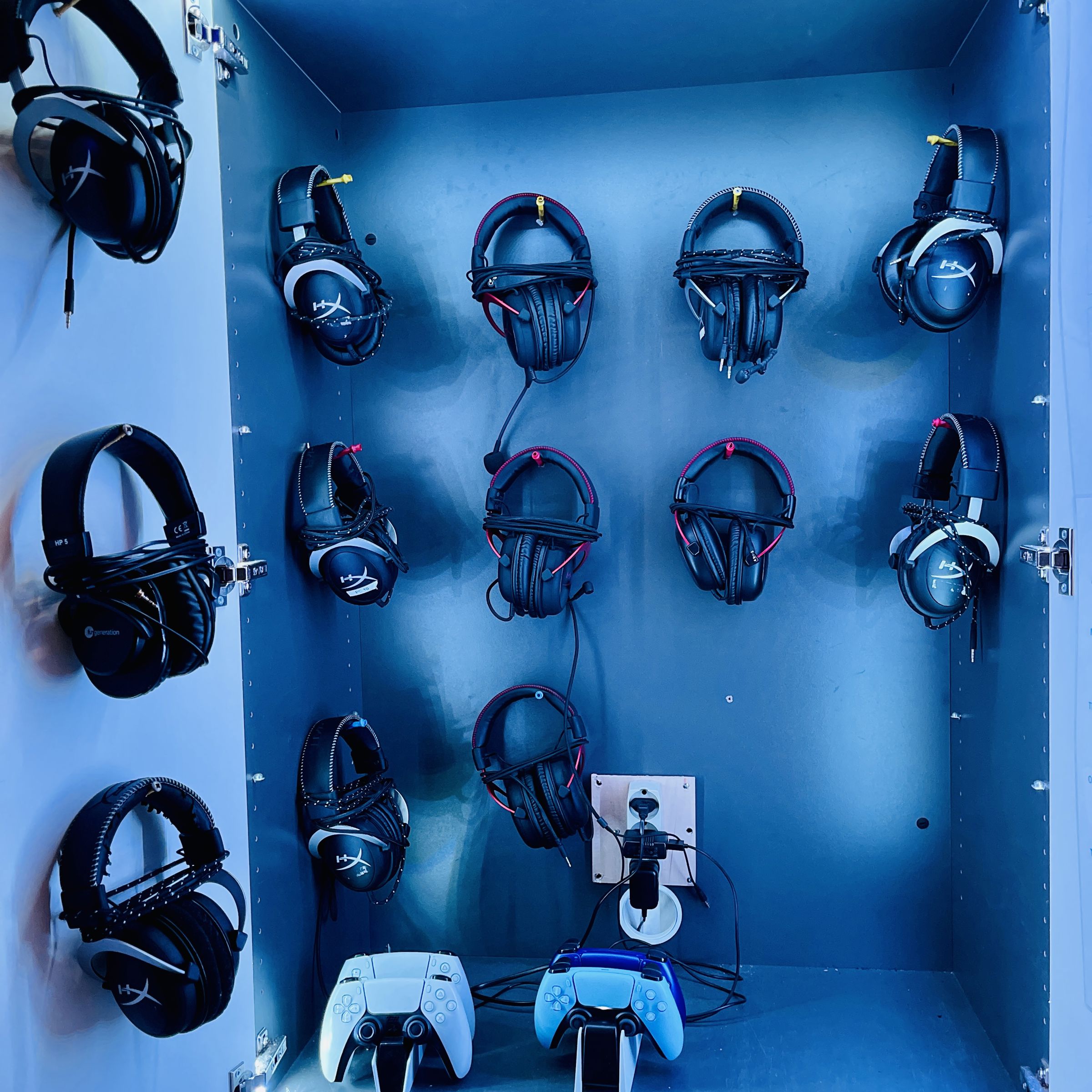 headsets i skab