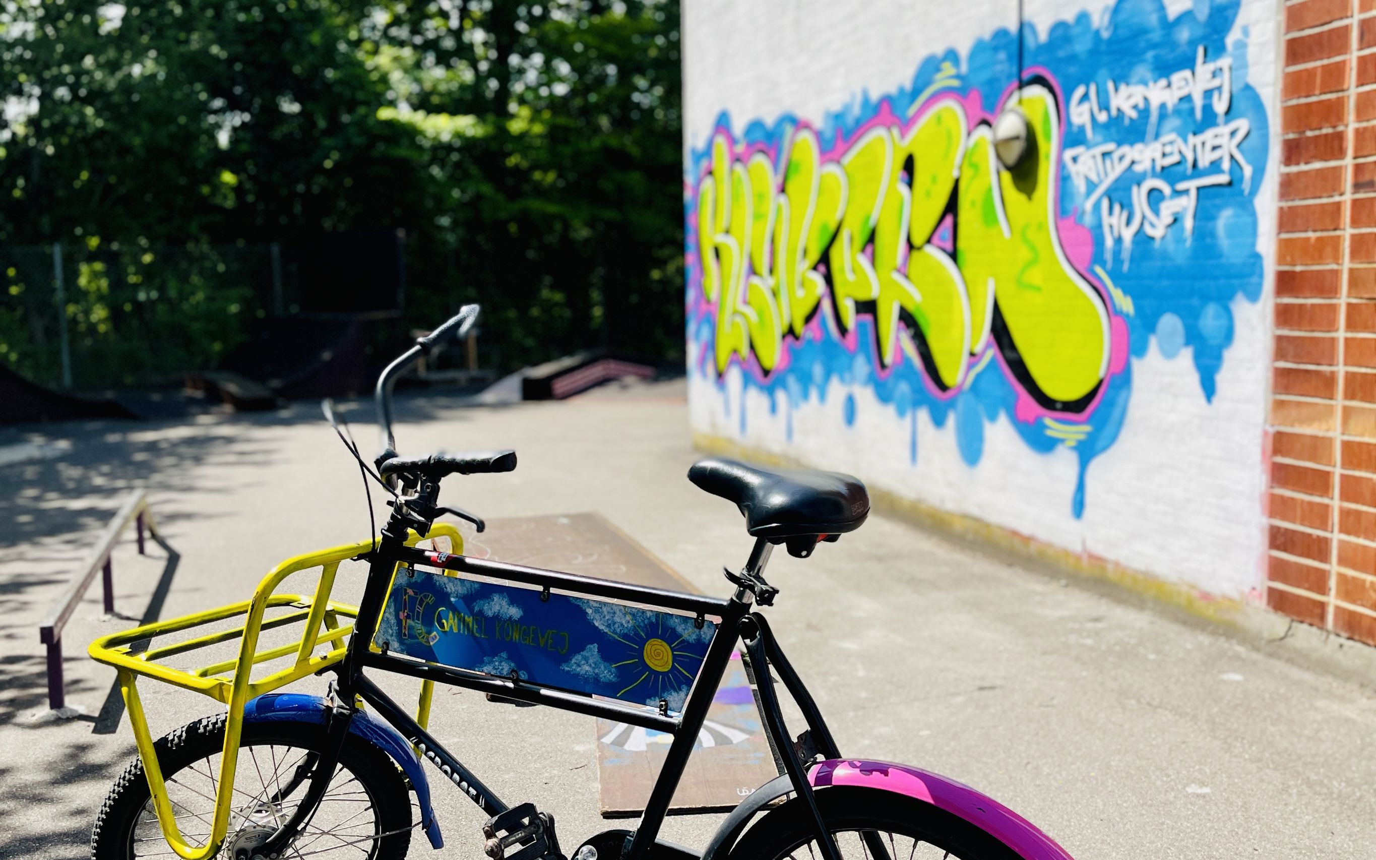cykel foran grafiti