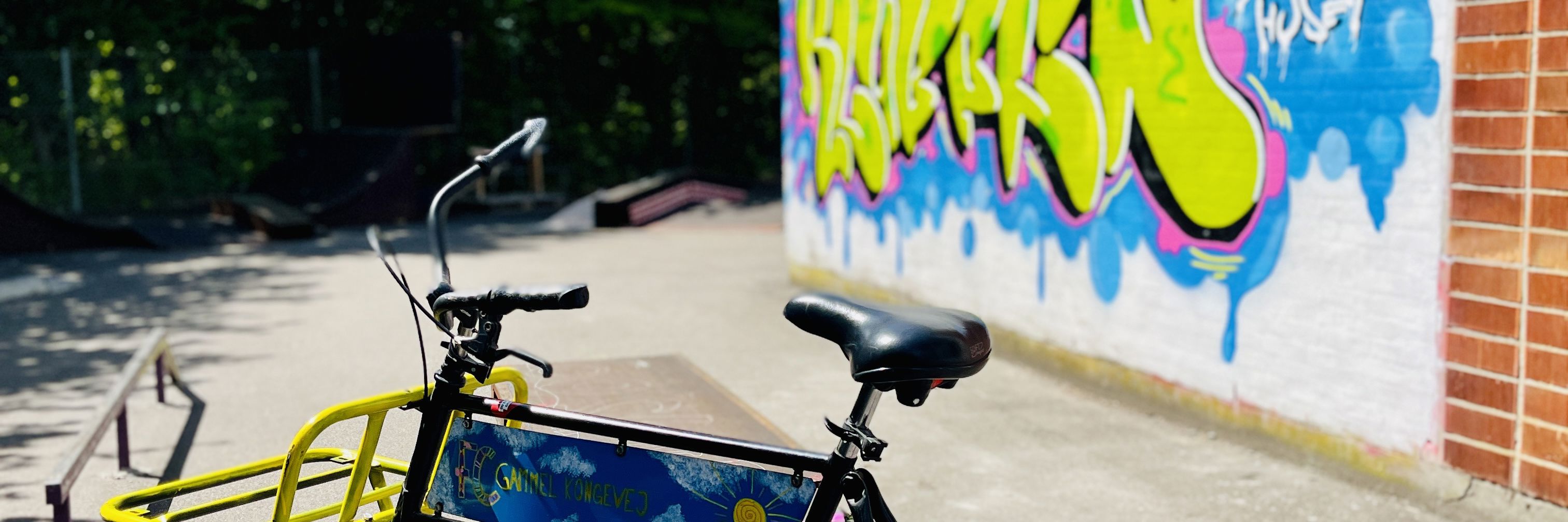 cykel foran grafiti