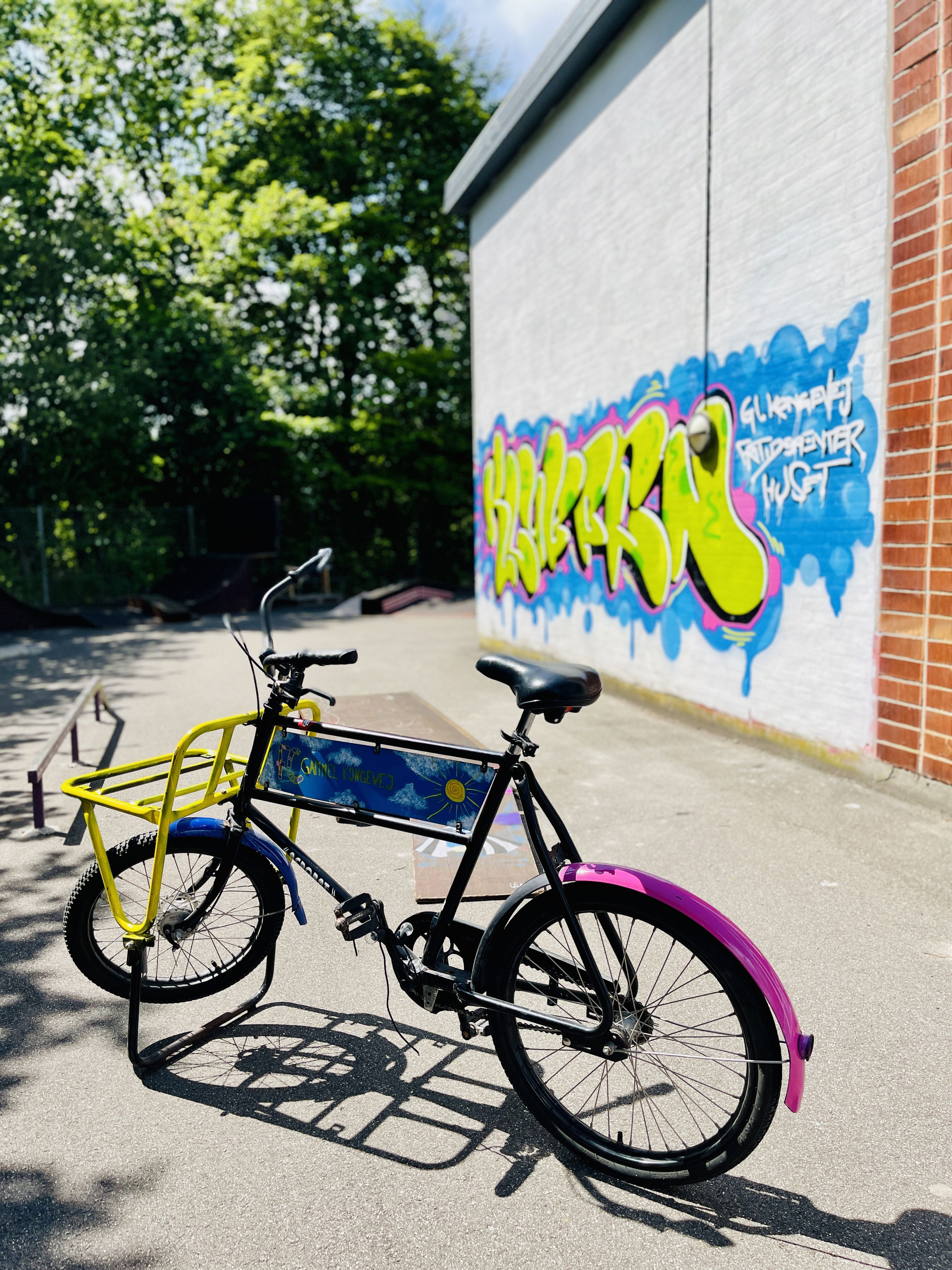 cykel foran grafiti