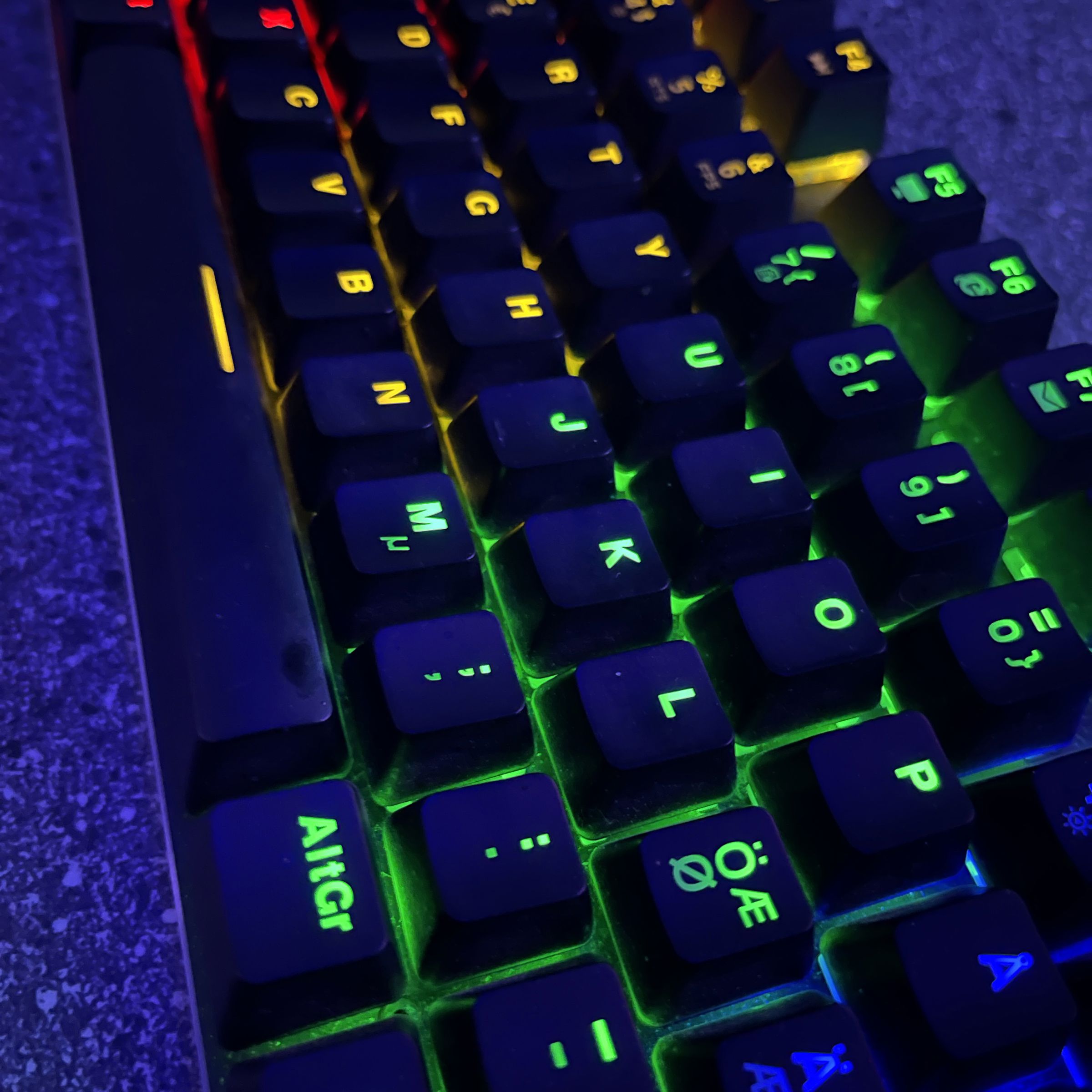 Tastatur med lys i
