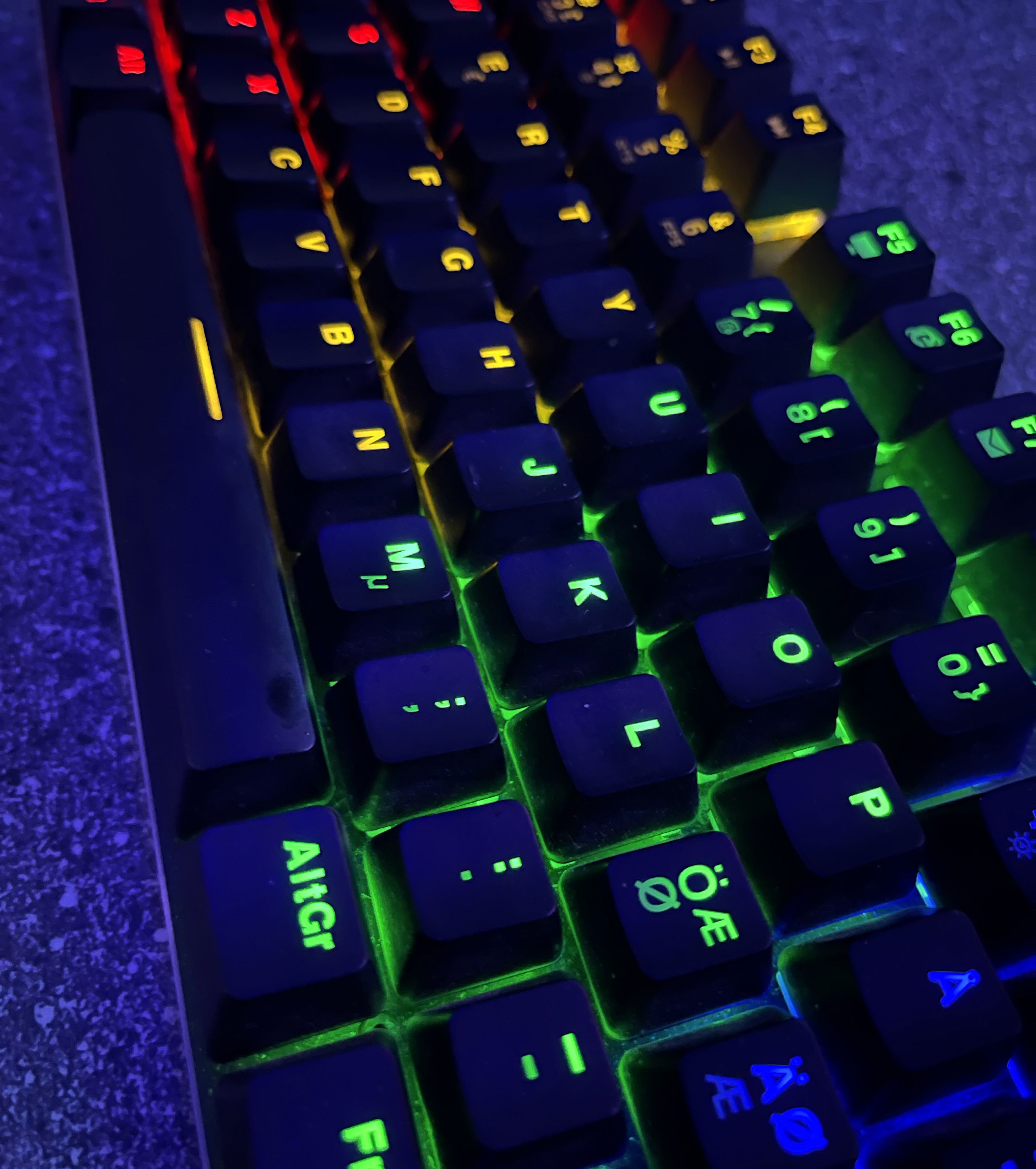 Tastatur med lys i
