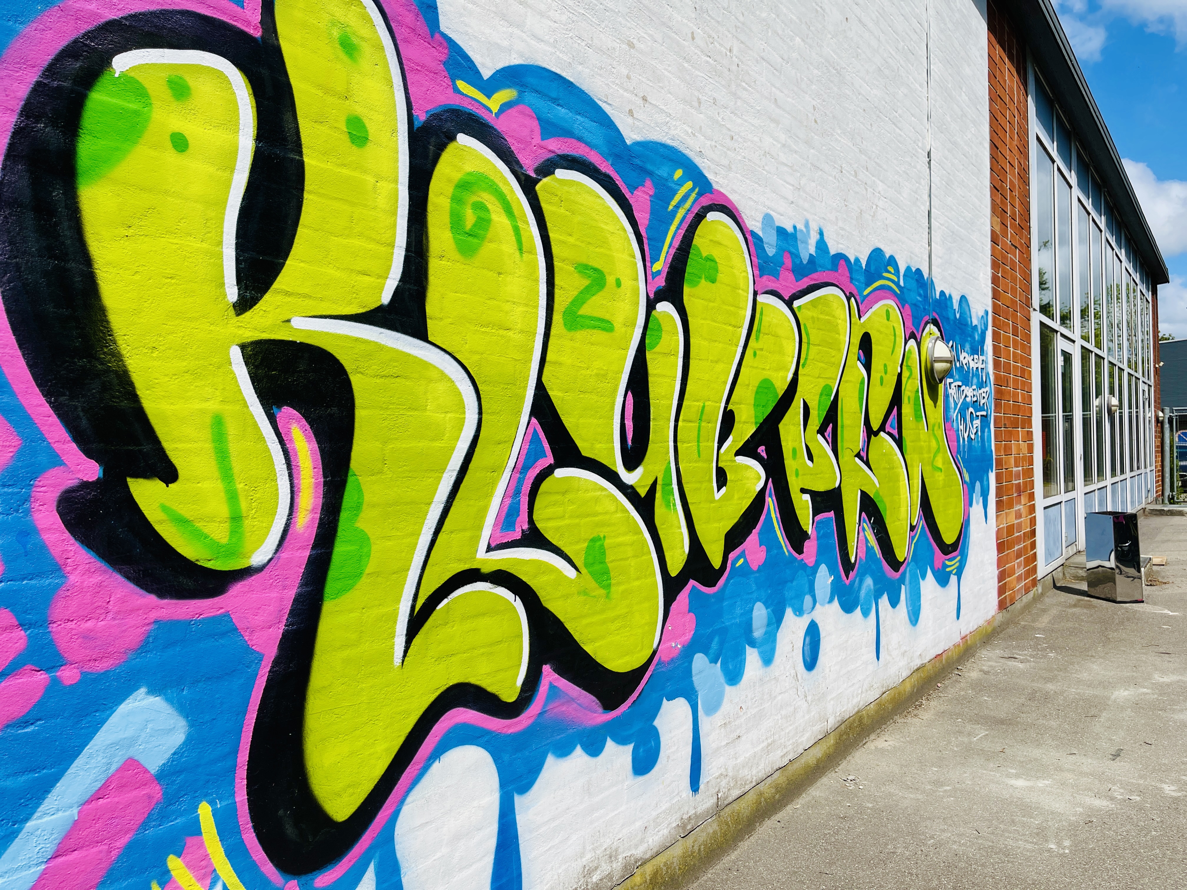 klubben skrevet med grafiti