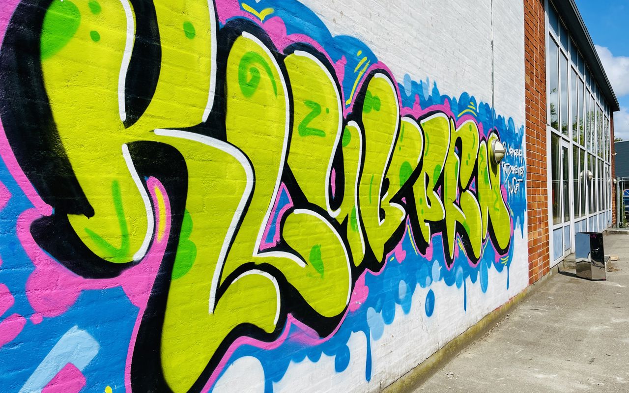 klubben skrevet med grafiti