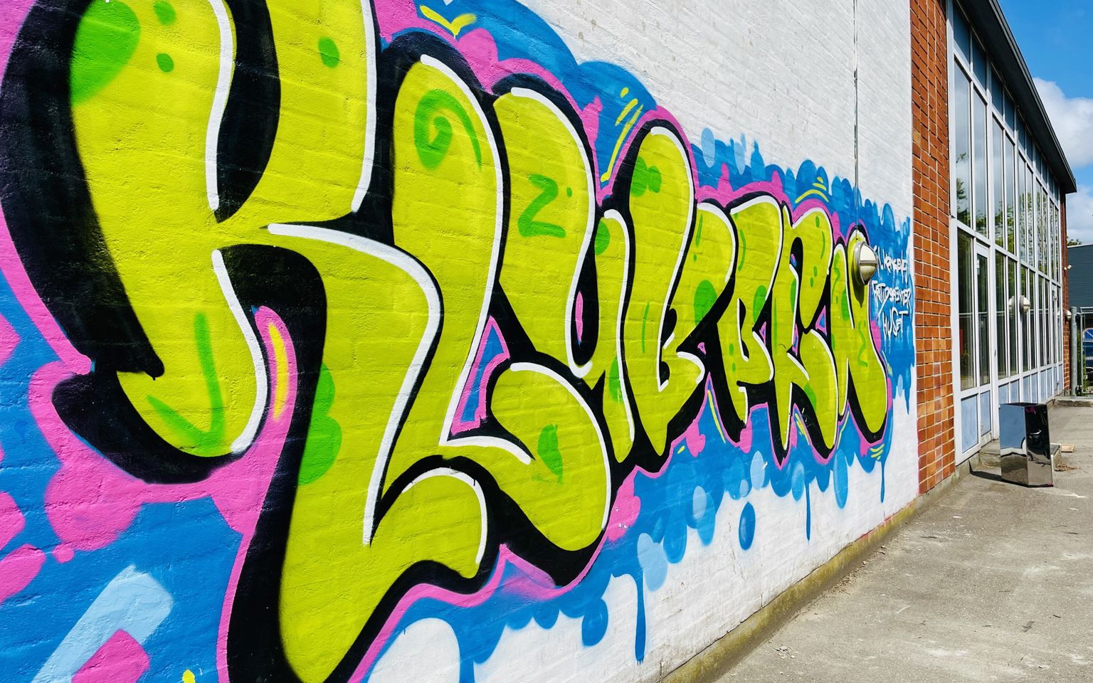 klubben skrevet med grafiti