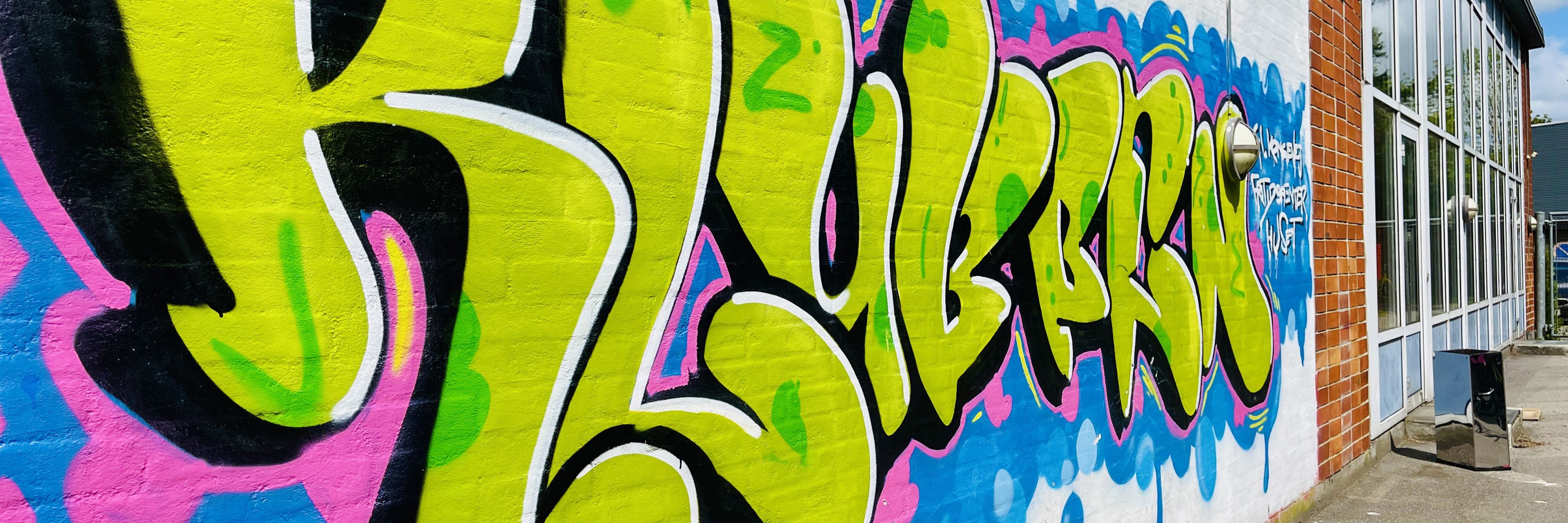klubben skrevet med grafiti