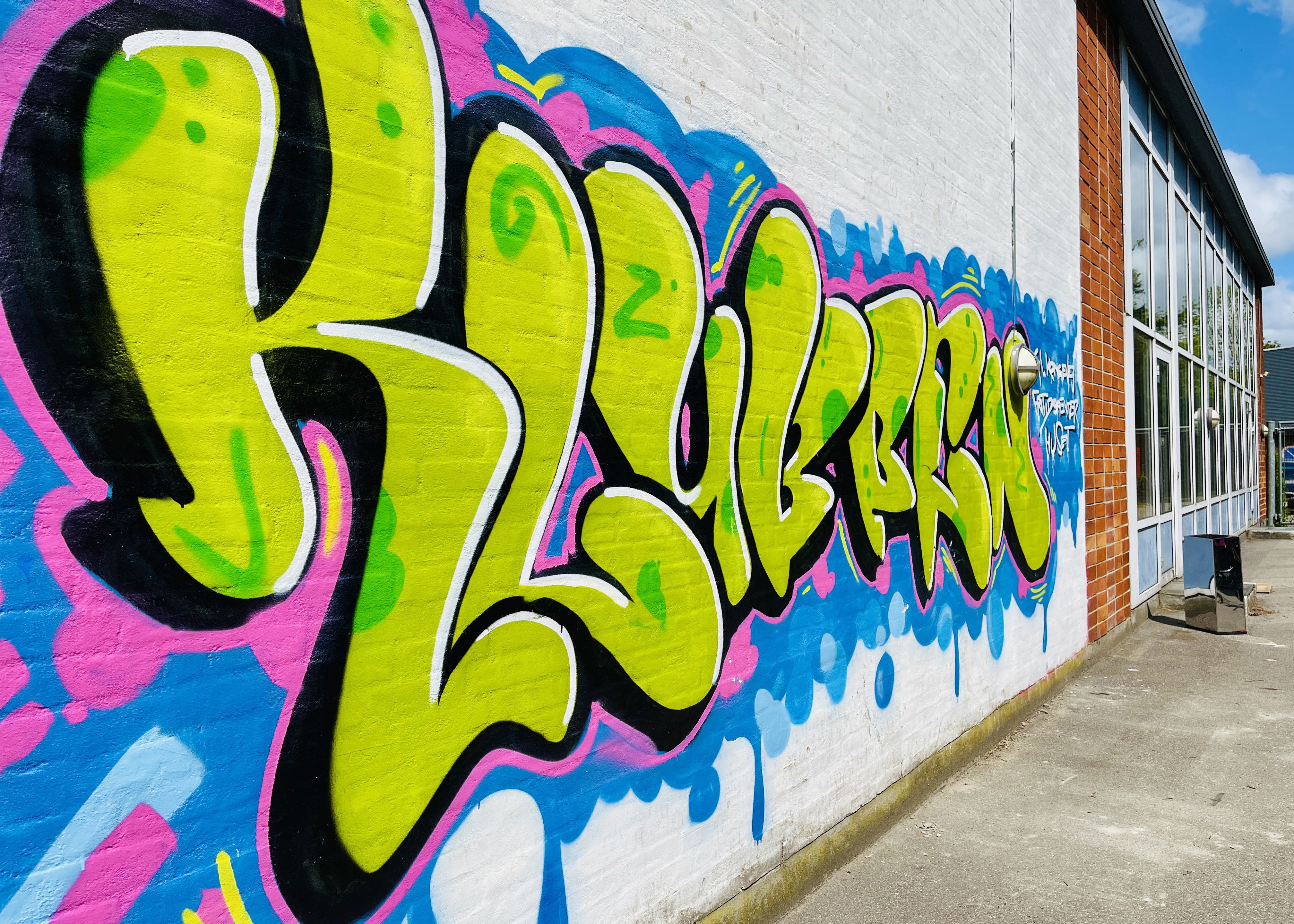klubben skrevet med grafiti